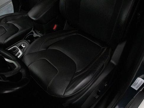 Used 2016 Jeep Cherokee Trailhawk w/ Comfort/Convenience Group image 26