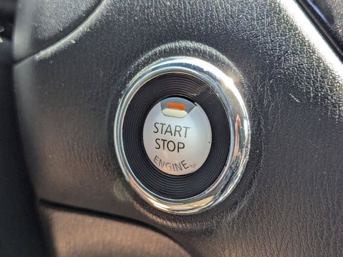 Used 2019 Nissan Pathfinder SV FWD image 15
