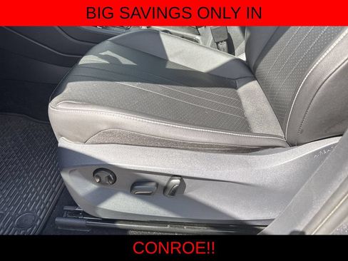 Used 2022 Volkswagen Tiguan SE FWD image 13
