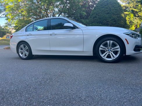 Used 2018 BMW 330i xDrive Sedan w/ Premium Package AWD/4WD image 4