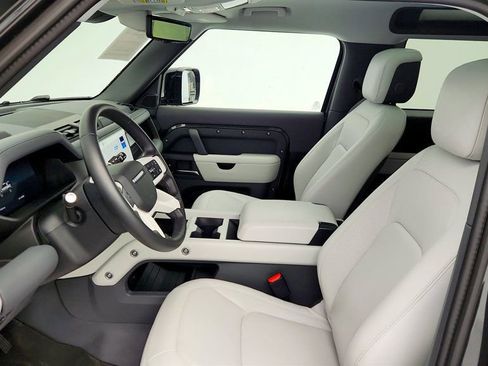 Used 2025 Land Rover Defender 90 S image 20