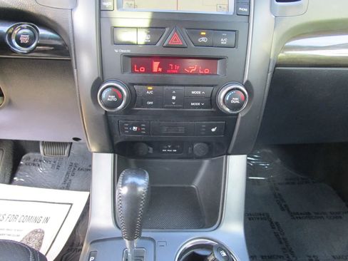 Used 2012 Kia Sorento EX w/ EX V6 Premium Pkg AWD/4WD image 17