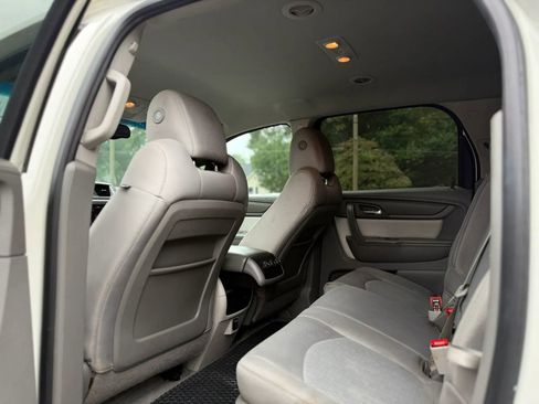 Used 2015 GMC Acadia SLE FWD image 8