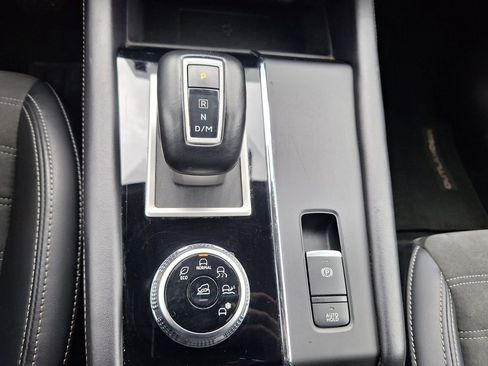 Used 2024 Mitsubishi Outlander SE Black Edition FWD image 18