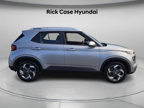 Certified 2025 Hyundai Venue SEL image 4