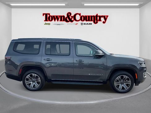 Certified 2025 Jeep Wagoneer 4WD image 10