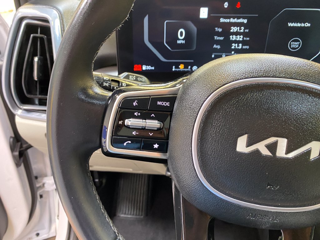 Used 2025 Kia Sorento SX FWD image 36