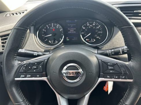 Used 2019 Nissan Rogue S w/ Special Edition Package FWD image 32