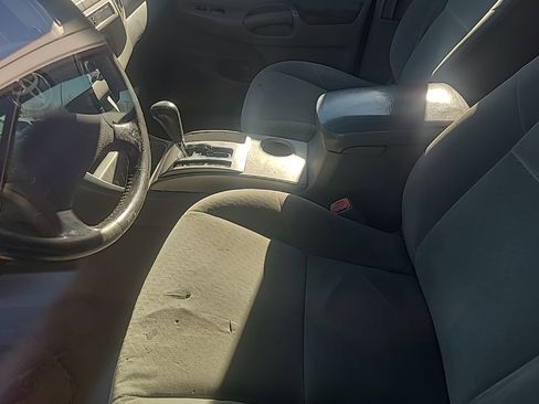 Used 2011 Toyota Tacoma 4x4 Access Cab image 9