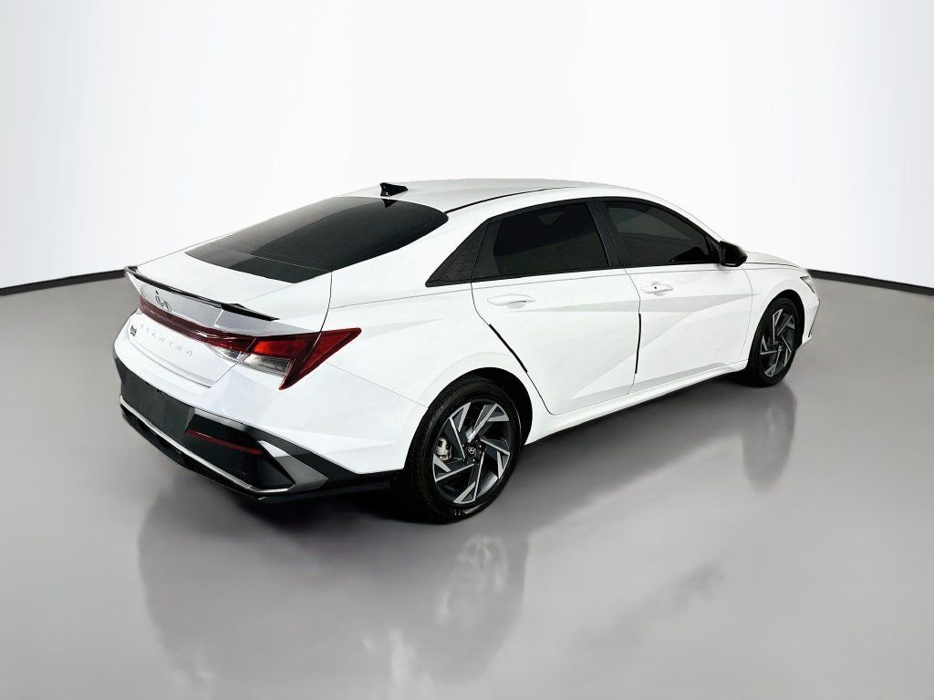 Used 2025 Hyundai Elantra Sport FWD image 7