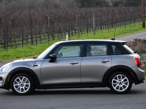 Used 2020 MINI Cooper 4-Door Hardtop image 16