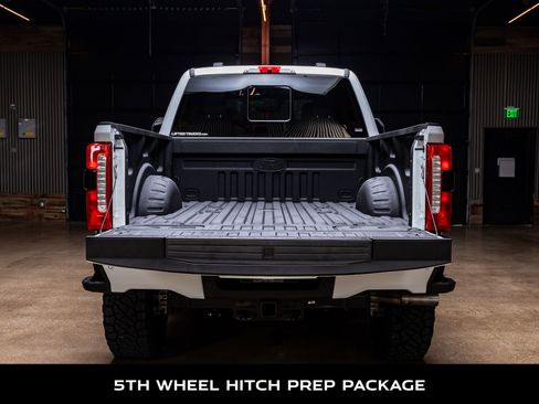 Used 2025 Ford F250 XLT w/ Black Appearance Package image 9