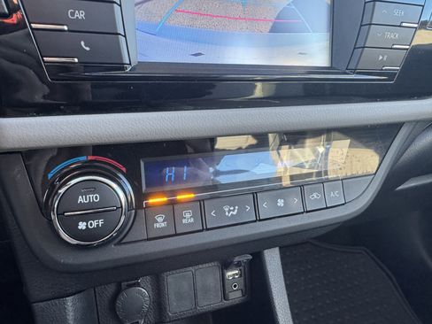 Used 2016 Toyota Corolla LE image 27