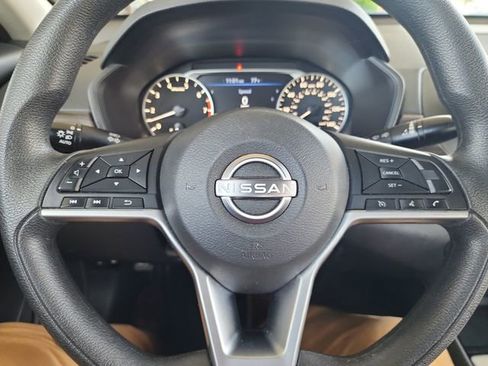Used 2024 Nissan Altima 2.5 SV FWD image 14