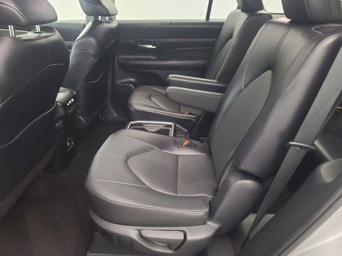 Used 2025 Toyota Grand Highlander AWD image 24