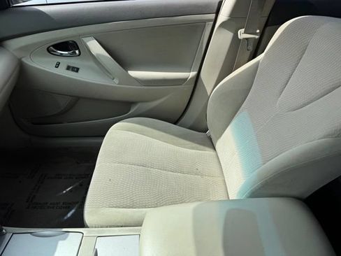 Used 2010 Toyota Camry LE FWD image 20