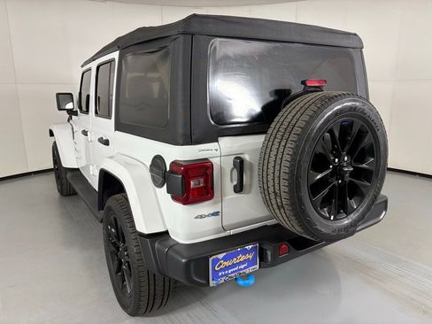Used 2022 Jeep Wrangler Unlimited Sahara AWD/4WD image 6