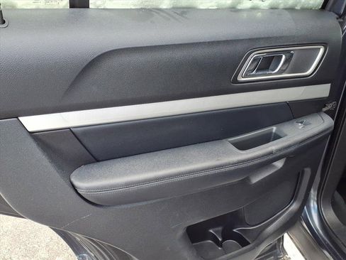 Used 2017 Ford Explorer XLT w/ Equipment Group 201A image 21