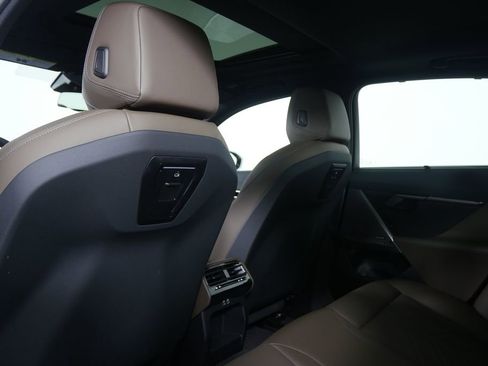 Certified 2025 BMW 530i image 19