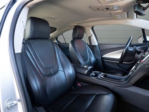 Used 2012 Chevrolet Volt Premium w/ Premium Trim Package image 28