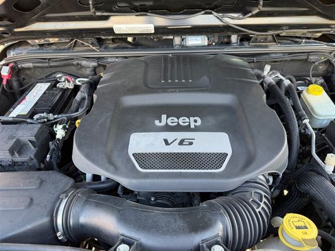 Used 2017 Jeep Wrangler Sport w/ Quick Order Package 24S AWD/4WD image 32
