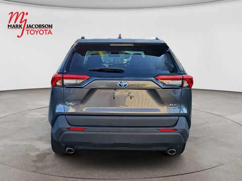 Used 2022 Toyota RAV4 XLE AWD/4WD image 11