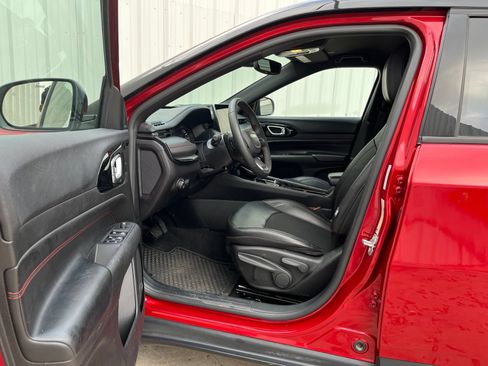 Used 2025 Jeep Compass Trailhawk AWD/4WD image 10