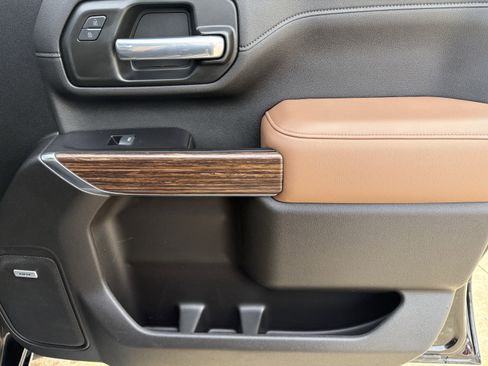 Used 2022 Chevrolet Silverado 2500 High Country w/ Technology Package image 17