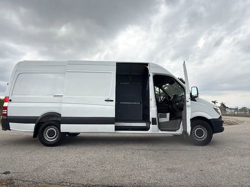 Used 2017 Mercedes-Benz Sprinter 2500 image 9