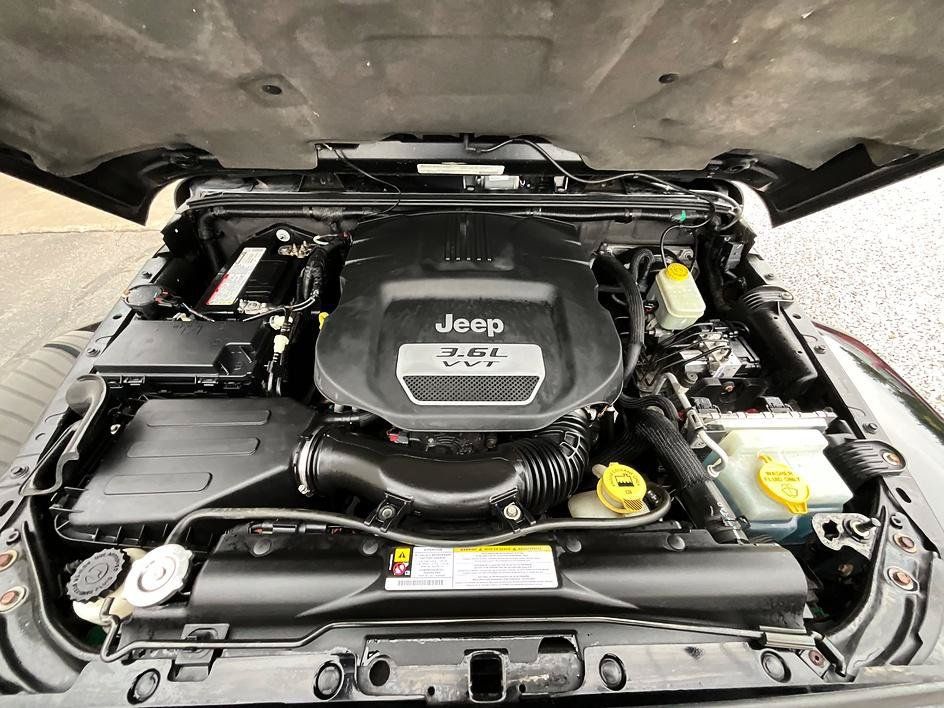Used 2012 Jeep Wrangler Unlimited Sahara w/ Dual Top Group AWD/4WD image 3