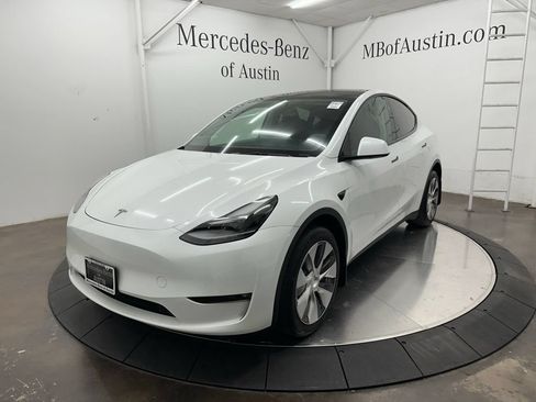 Used 2023 Tesla Model Y Long Range AWD/4WD image 3