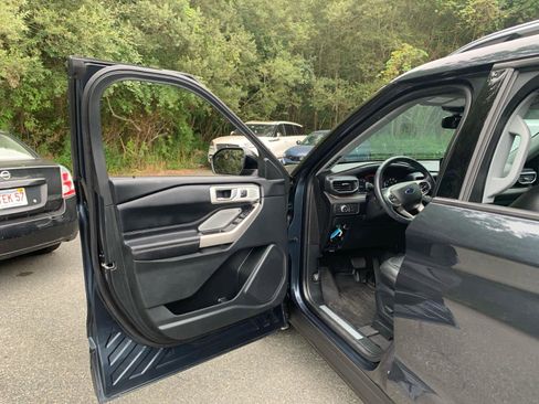 Used 2022 Ford Explorer Limited w/ Limited Technology Package image 15