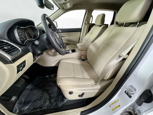 Used 2022 Jeep Grand Cherokee Laredo E image 20