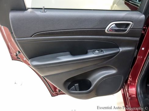 Used 2017 Jeep Grand Cherokee Altitude image 25