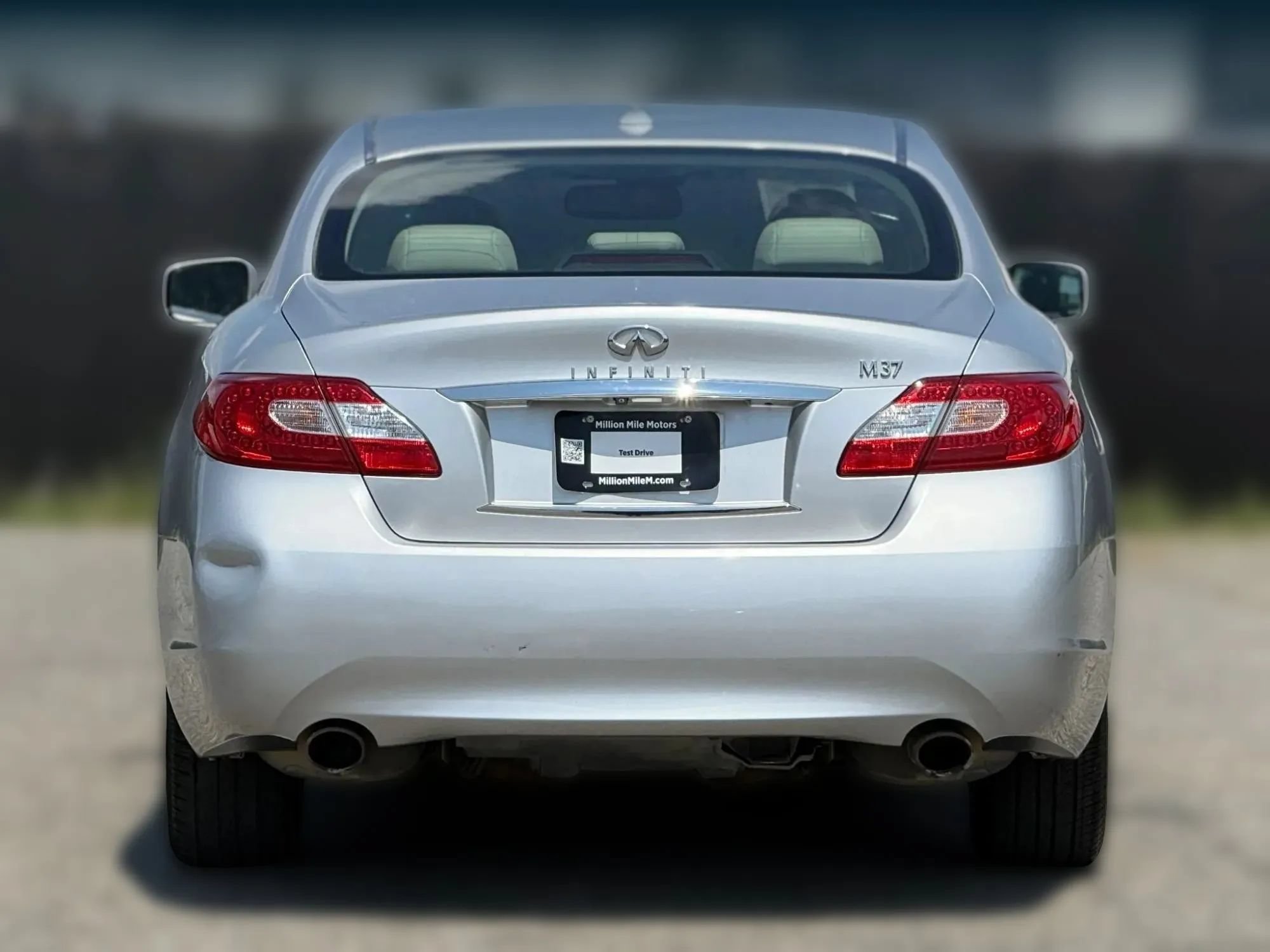 Used 2011 INFINITI M37 w/ Deluxe Touring Pkg RWD image 4
