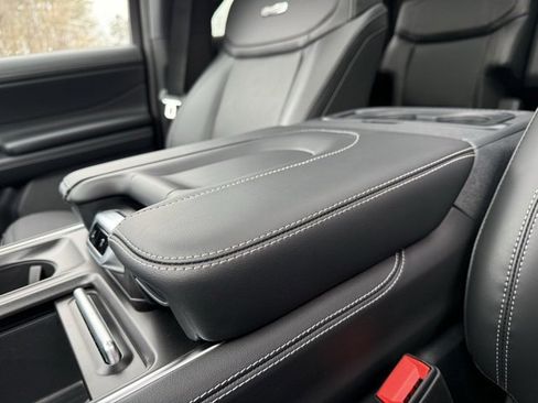 New 2026 Ford Expedition Platinum image 19