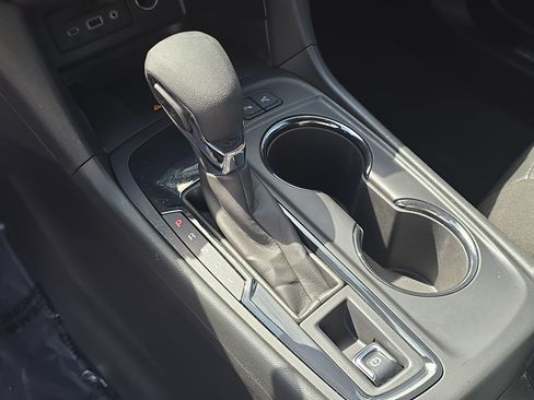 Used 2024 Chevrolet Equinox Premier FWD image 28