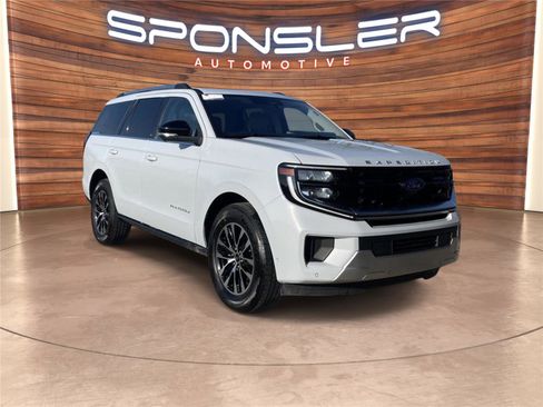 Used 2025 Ford Expedition Platinum image 6