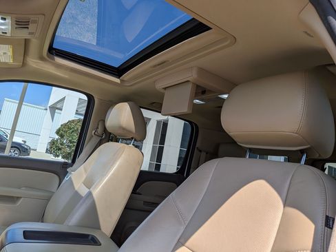 Used 2014 Chevrolet Suburban LTZ AWD/4WD image 16