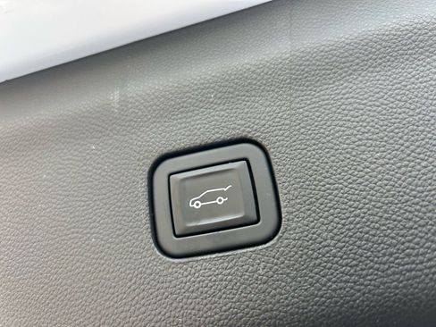 Used 2024 Buick Enclave Premium image 10