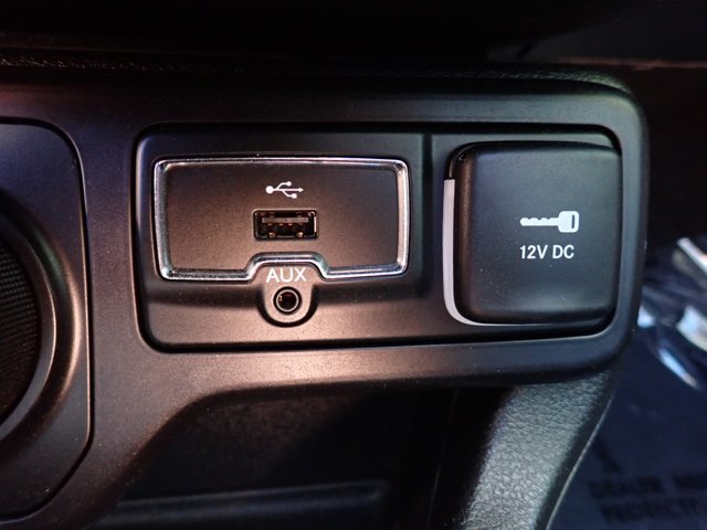 Used 2019 Jeep Renegade Latitude w/ Safety & Security Group II AWD/4WD image 20