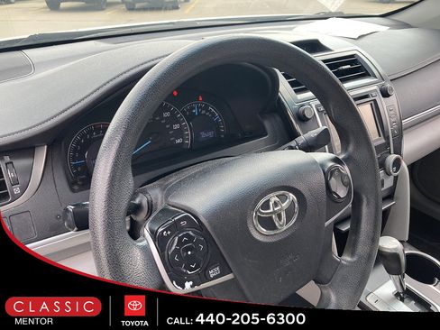 Used 2014 Toyota Camry LE w/ Moonroof Package FWD image 3
