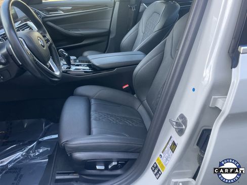 Used 2023 BMW 530i xDrive w/ Convenience Package image 9