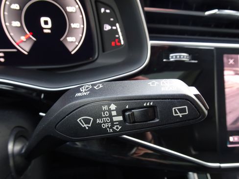 Used 2019 Audi Q8 Prestige w/ Luxury Package image 35