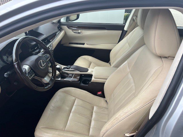 Used 2016 Lexus ES 350 w/ Luxury Package w/Wood Trim FWD image 6