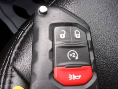 Used 2022 Jeep Wrangler Unlimited Sahara AWD/4WD image 27