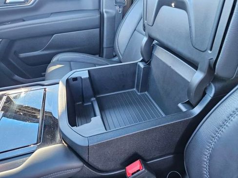 Used 2025 GMC Yukon Denali image 27