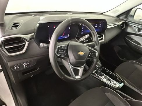 Used 2024 Chevrolet TrailBlazer LT w/ LT Cold Weather Package FWD image 14