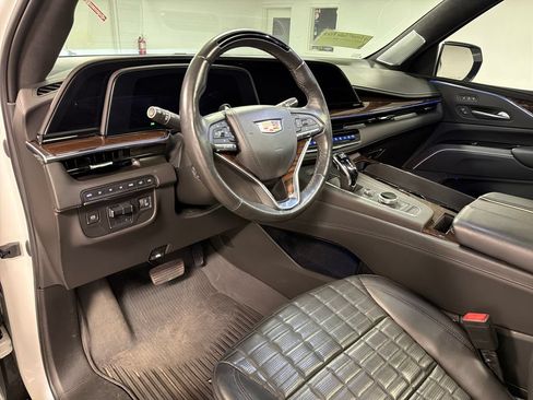 Used 2022 Cadillac Escalade Sport Platinum w/ Heavy-Duty Trailer Package AWD/4WD image 28
