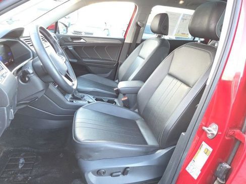 Used 2022 Volkswagen Tiguan SE image 9